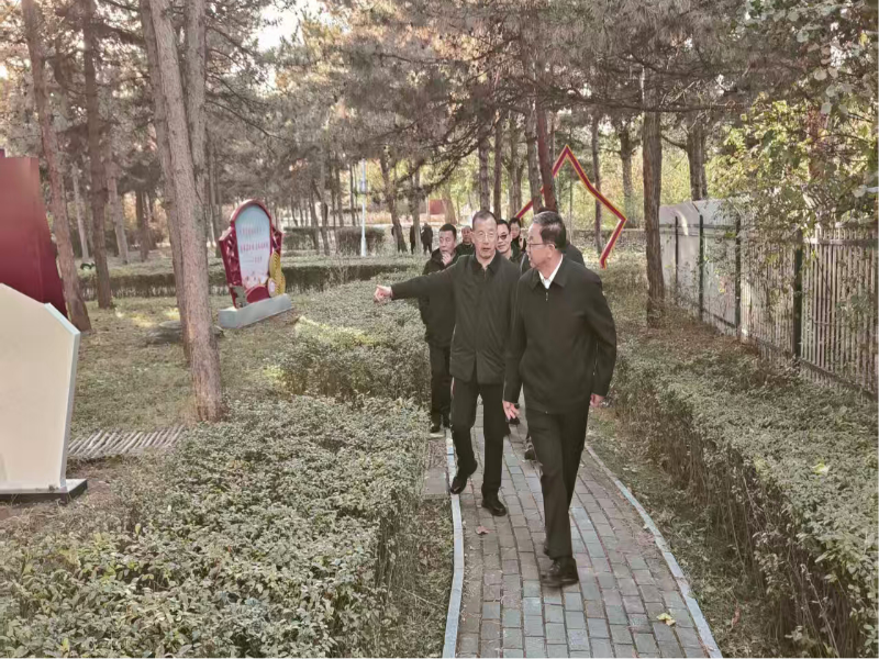 自治区国防动员办公室张瑞怀主任调研指导我市国防动员主题广场